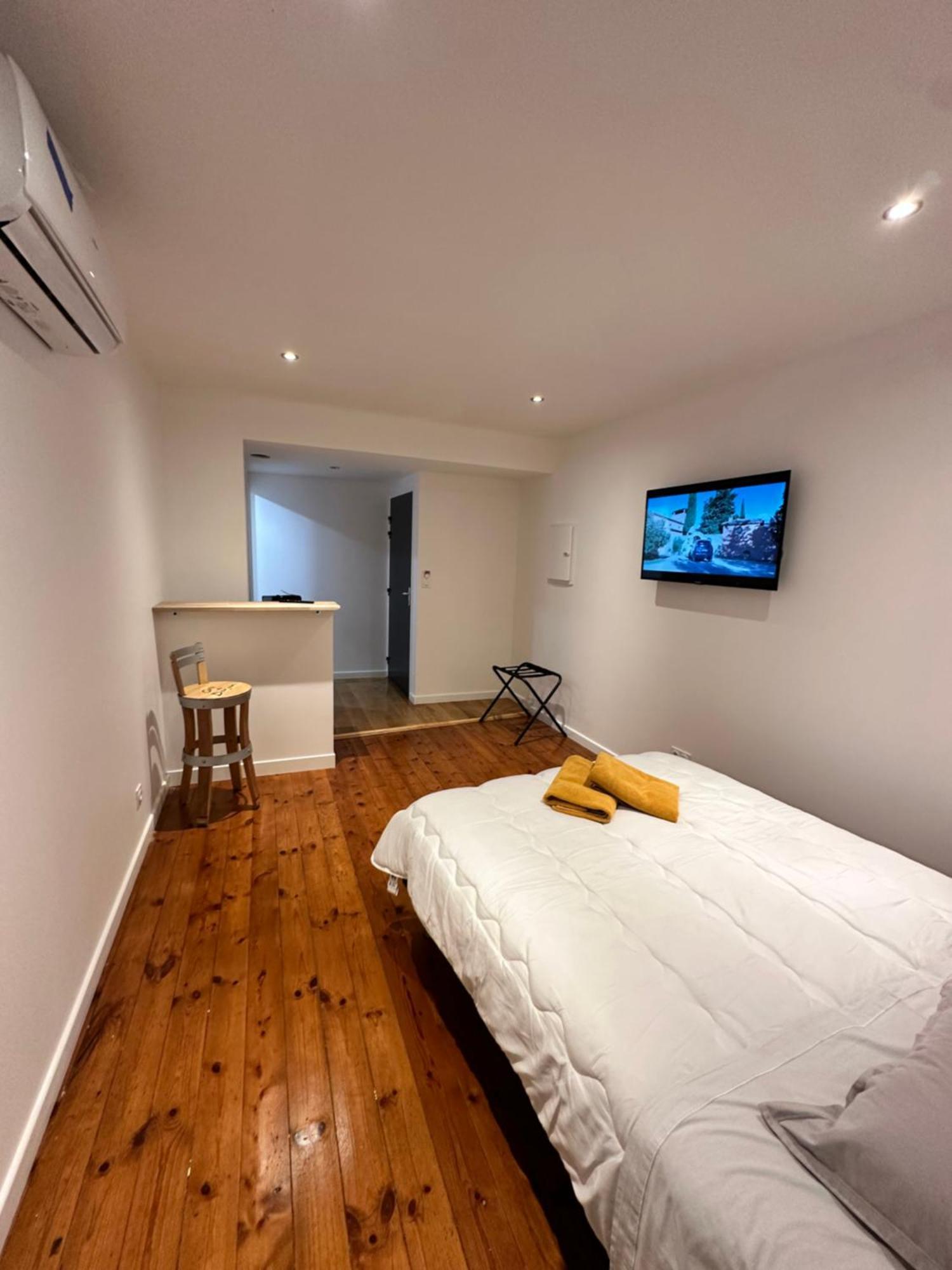 Chambre2 Face Au Donjon Pons Ngoại thất bức ảnh